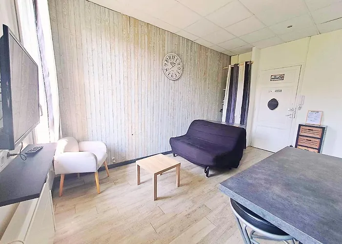 Centre Stadium 아파트 *